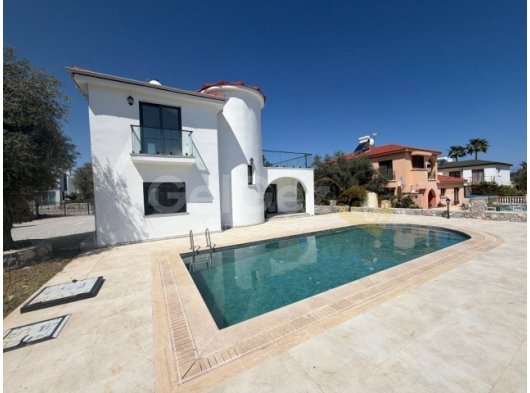 Girne Ozanköy, Özel Havuzlu Sıfır 823m2 Arsalı Satılık 4+1 Villa 450.000 STG / +905338202346
