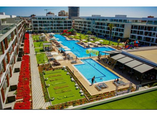 Courtyard Sitesinde Havuz Manzaralı Özel Bahçeli 2+1 Daire