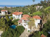 Girne Ciglos Bölgesinde, Türk Tapulu Özel Yüzme Havuzlu, Geniş Bahçeli Satılık Villa