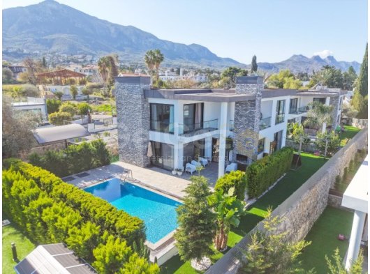 Kıbırs Girne Ozanköy’de 4+1 Türk Tapulu Havuzlu ve Peyzajlı lüx villa