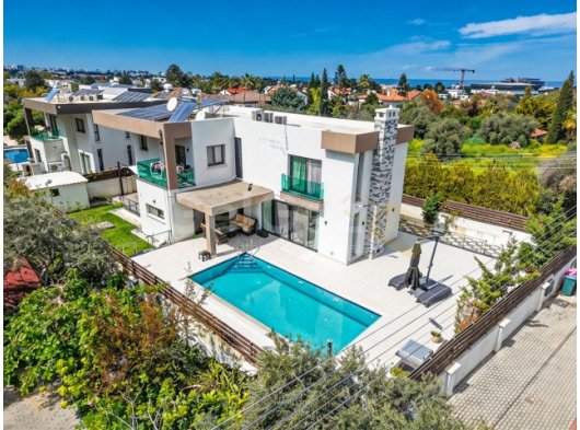 Kıbrıs Girne Ozanköy Bölgesinde Satılık 4 Yatak Odalı Villa