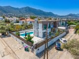 Kıbrıs Girne Ozanköy Bölgesinde Satılık 4 Yatak Odalı Villa