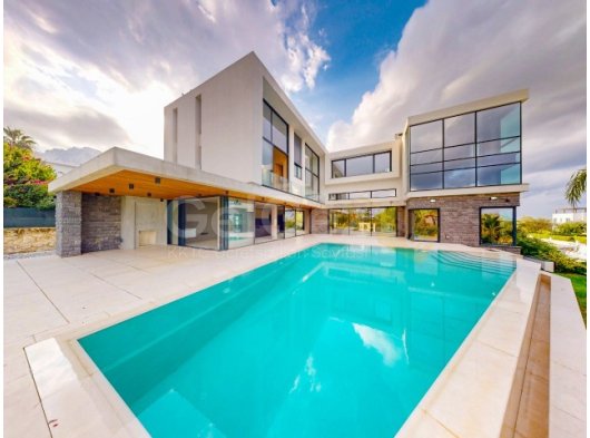 KKTC Girne Zeytinlik'te Satılık Özel Tasarım Türk Koçanlı 5+1 Lüks Villa