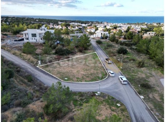 Girne Edremit bölgesinde satılık muhteşem arsa
