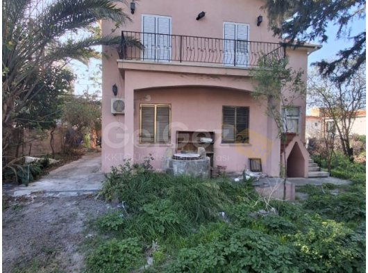 Girne, Zeytinlik bölgesinde satılık 8+2 villa