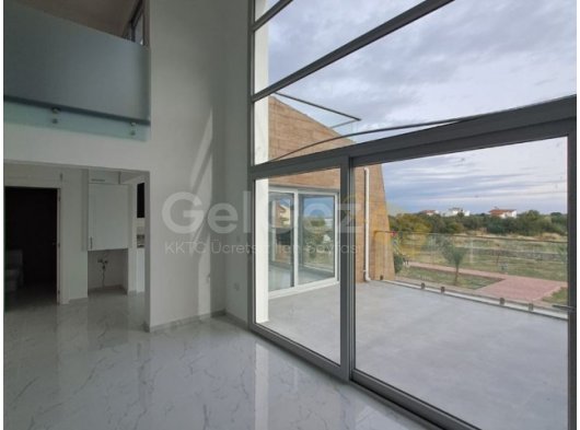 Girne Alsancakta Satılık Muhteşem Konumda 2+1 Deniz Manzaralı Loft Daire