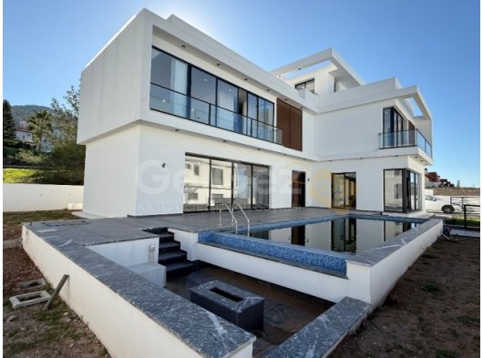 ÇATALKÖY'DE SATILIK 4+1 270M2 FIRSAT VİLLA // TEK YETKİLİ