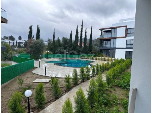 Girne Alsancak Bölgesinde Nezih Site İçerisinde Satılık 2+1 Bahçe Daire