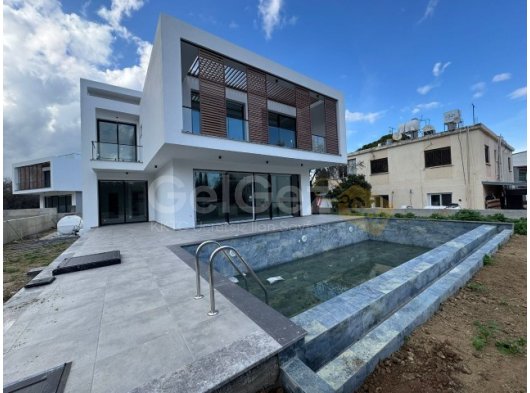 Girne Edremit Bölgesinde Özel Havuzlu Deniz Manzaralı 4+1 Lüks Villa