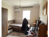 GİRNE MERKEZDE SİTE İÇERİSİNDE SATILIK FULL EŞYALI 3+1 DAİRE