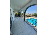 Girne ArapKöy de Geniş arazi içinde, Satılık Havuzlu müstakil Villa