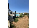 Girne ArapKöy de Geniş arazi içinde, Satılık Havuzlu müstakil Villa