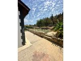 Girne ArapKöy de Geniş arazi içinde, Satılık Havuzlu müstakil Villa