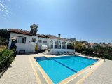 Girne ArapKöy de Geniş arazi içinde, Satılık Havuzlu müstakil Villa