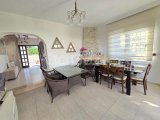 Girne catalkoyde,havuzlu ,site içerisinde 4+1 satılık dubleks villa