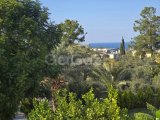 Girne catalkoyde,havuzlu ,site içerisinde 4+1 satılık dubleks villa