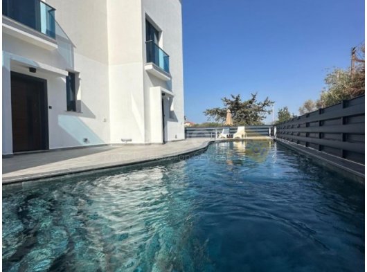 Çatalköy Bölgesinde Satılık Ortak Havuzlu 2+1 İkiz Villa