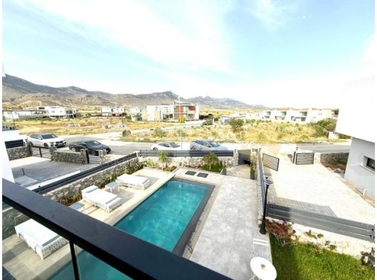 Girne Dikmen Bölgesi Lüks Yeni Yapılmış Kusursuz havuzlu 4+1 Satılık villa