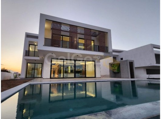 Girne-Çatalköyde Türk Koçanlı Premium 4+1 Satılık Villa