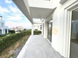 GiRNE ALSANCAKTA SİTE İÇİNDE AKDENİZ TASARIMLI SATILIK BAHÇELİ 2+1 DAİRE...