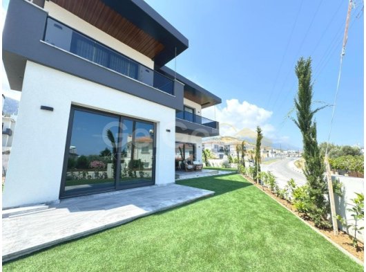 Girne Alsancak'ta Satılık 4 1 Villalar, 5 Peşinat Kalan 36 Ay Taksit