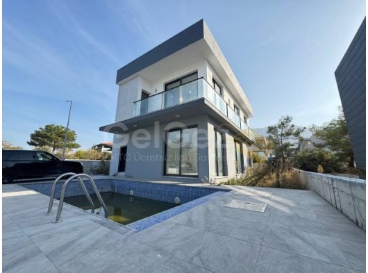 BELLAPAİS’DE SATILIK ÖZEL HAVUZLU LÜKS 4+1 VİLLA – DAĞ VE DENİZ MANZARALI – TÜRK KOÇANLI