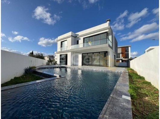 Çatalköyde’de Kiralık 4+1 Havuzlu Deniz ve Dağ Manzaralı Modern Villa (Cratos oteli yanı Denize 50 metre mesafe)