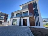Çatalköyde’de Satılık 4+1 Havuzlu Deniz ve Dağ Manzaralı Modern Villa