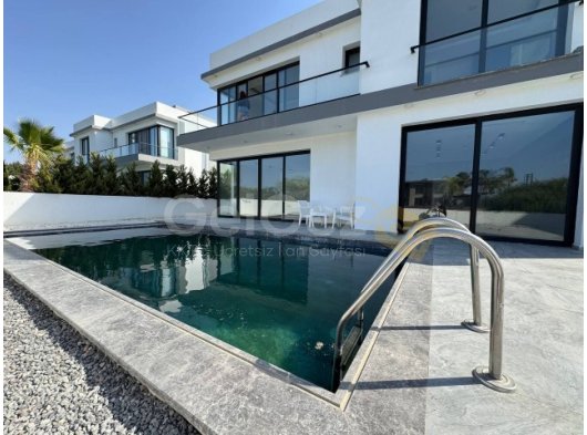 Çatalköyde’de Satılık 4+1 (En Suit) Havuzlu Deniz Manzaralı Modern Villa