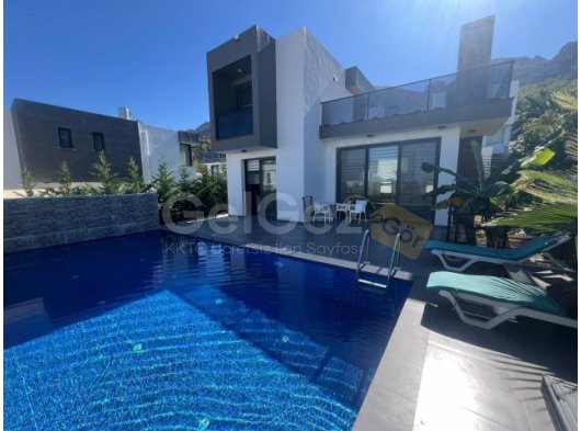 Karmi (Edremit)de Satılık 3+1 Havuzlu Deniz Manzaralı Modern Villa