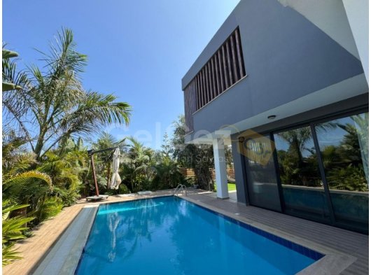 Ozanköy’de Satılık 4+1 Havuzlu Modern Villa