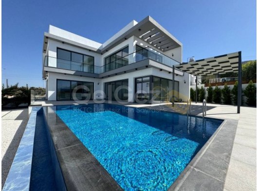 Ozanköy’de Satılık 4+1 Havuzlu Deniz ve Dağ Manzaralı Modern Villa-Türk Koçan