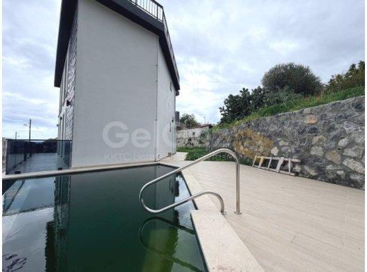 GİRNE ALSANCAK’DA SATILIK 3+1 VİLLA – FULL DAĞ VE DENİZ MANZARALI