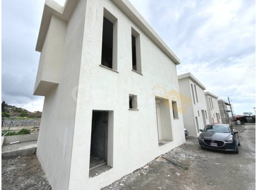  GİRNE ALSANCAK’DA SATILIK 2+1 VİLLA – FULL DAĞ VE DENİZ MANZARALI