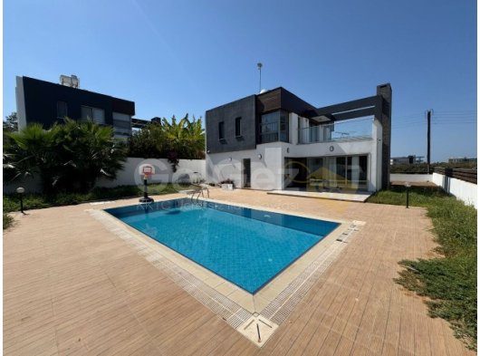 GİRNE ÇATALKÖY BÖLGESİNDE DENİZE YAKIN KİRALIK 3+1 ÖZEL HAVUZLU VİLLA