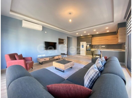 Girne merkezde Lord Palace Casino yakınında havuzlu site içerisinde kiralık 2+1 penthouse daire