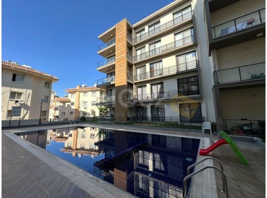 Girne merkezde Lord Palace Casino yakınında havuzlu site içerisinde kiralık 2+1 en suit daire