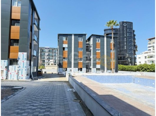 Girne Merkezde Havuzlu Site İçerisinde Full Eşyalı 2+1 Kiralık Daire