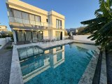 Girne Ozanköyde Cratos Otel Casino Yakınında Özel Havuzlu 4+1 Kiralık Villa