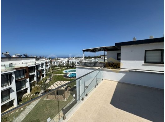 Girne Zeytinlik Bölgesinde Havuzlu Site İçerisinde Full Eşyalı Satılık 3+1 Daire