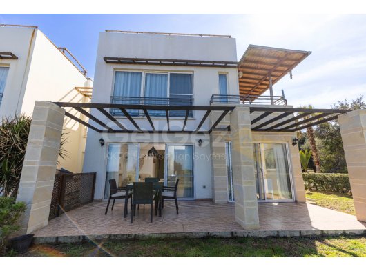 THREE BEDROOM FRONTLINE MEDITERRANEAN APARTMENT