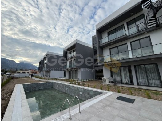 Girne Alsancakda Havuzlu Site İçerisinde Dağ ve Deniz Manzaralı 2+1 ve 2+1 Penthouse Satılık Daireler