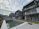 Girne Alsancakda Havuzlu Site İçerisinde Dağ ve Deniz Manzaralı 2+1 Satılık Daireler