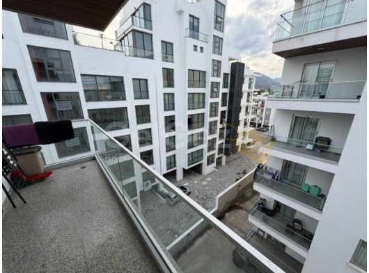 Girne merkezde Les Ambassadeurs Hotel & Casino yakınında Satılık 2+1 Elden Taksit İmkanı