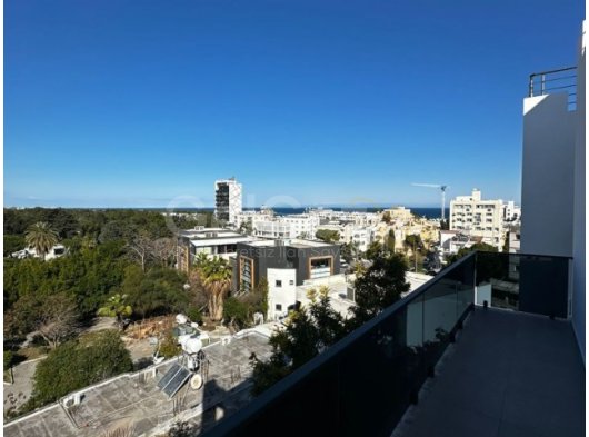 Girne Merkezde Deniz Manzaralı 2+1 Satılık Daire