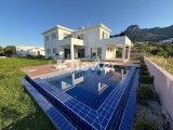 Girne Çatalköy'de Deniz Manzaralı Özel Havuzlu Bahçeli Kiralık 3+1 Villa