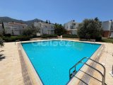 Girne Bellapais'te Deniz Manzaralı Ortak Havuzlu Sitede Bahçeli Kiralık 2+1 ve 3+1 Villalar