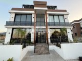 Girne Alsancak'ta Havuzlu Sitede Deniz Manzaralı Kiralık 2+1 Garden&Penthouse Daireler