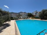 Girne Bellapais'te Deniz Manzaralı Ortak Havuzlu Sitede Bahçeli Kiralık 2+1 ve 3+1 Villalar