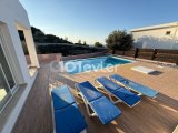 Girne Çatalköy'de Deniz Manzaralı Özel Havuzlu Bahçeli Kiralık 3+1 Villa
